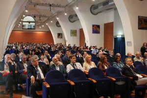 btm2016-main-hall-attendees