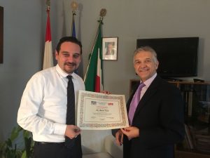 consegna-diploma-al-sindaco